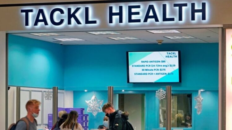 SHBA heq kërkesat e testit COVID-19 për udhëtimet ndërkombëtare