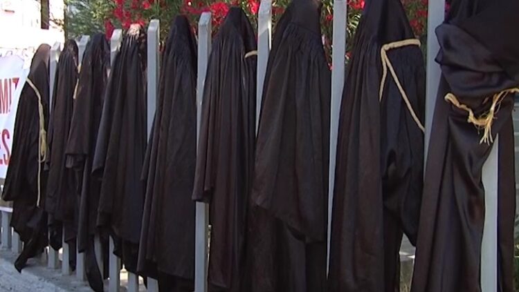 Harta e re gjyqësore, ‘paralizohet’ drejtësia! Shtyhen rreth 800 seanca në të gjithë vendin! Haxhia: Bojkoti po funksionon