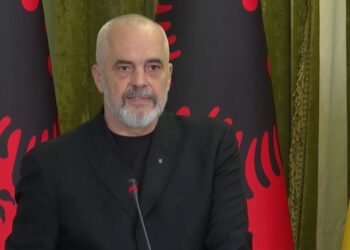 Rama mbledh sot kryebashkiakët në Pallatin e Kongreseve, fokus i diskutimit sezoni veror dhe zgjedhjet e ardhshme vendore