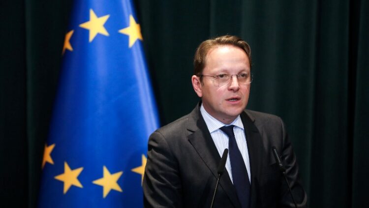 Negociatat e Maqedonisë së Veriut dhe Shqipërisë për zgjerimin e BE, Varhelyi pesimist: S’ka kornizë negociuese