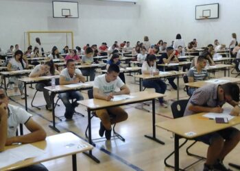 Maturantët protestojnë sot për provimin me zgjedhje/ Kushi: Testi nuk ka asnjë gabim shkencor