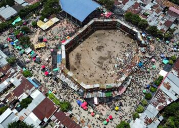 Festa tradicionale kthehet në tragjedi, dalin pamjet kur shembet tribuna