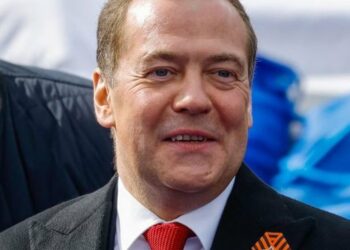 Ish-presidenti rus paralajmëron se mund të ketë Luftë të Tretë Botërore nëse NATO-ja “shkel” Krimenë