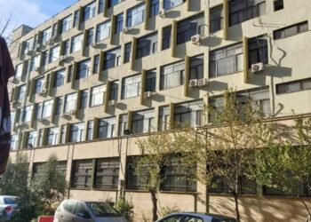 Pezullohet nga detyra një zyrtar nga FSHZH e 2 nga Kadastra, në hetim për falsifikim dokumentesh