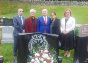 Meta udhëton në SHBA, nderon 3 vëllezërit e rënë për lirinë e Kosovës: Të zbardhet gjenocidi i Millosheviçit!