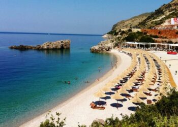 60% e shqiptarëve nuk bën dot një javë pushime këtë vit, më keq se rajoni