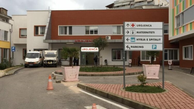 Zjarr në Spitalin e Sarandës, përfshihet nga flakët salla e pajisjeve radiologjike