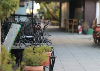 Në 2021 lulëzoi ndërtimi, hotelet, bizneset e shëndetit dhe IT, falimentuan lokalet e tregtia me pakicë