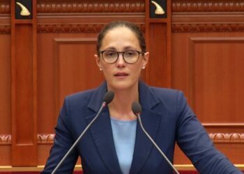 Çmimi i naftës më i larti në rajon/ Ministrja: Po mos të kishim bordet, do ishte më shtrenjtë