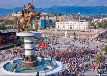 Propozimi francez, në Maqedoninë e Veriut fillojnë bisedat mes palëve politike! Sot takimi Kovaçevski-Sela