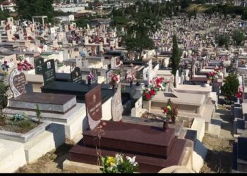 200 mijë lek për një varr, kush janë të arrestuarit! Në pranga përgjegjësi i varrezave të Tufinës