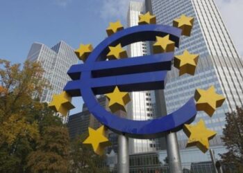 Eurozona rrit normat e interesit për herë të parë në 11 vjet
