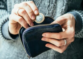 Situata e vështirë ekonomike është shqetësimi më i madh i shqiptareve, në nivel më të lartë se rajoni