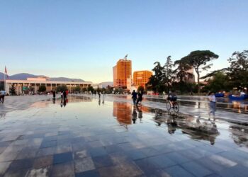 Covid-19 shkurtoi me 2.5 vite jetëgjatësinë e shqiptarëve në 2020-2021