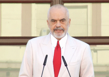 Ngrihet flamuri i BE-së te kryeministria/ Rama: Shqipëria sot kalon në një tjetër nivel!