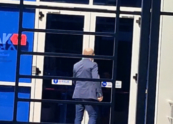 Ish-kryetari i bashkisë Kamëz, Xhelal Mziu paraqitet në SPAK