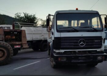 VIDEO/ Del momenti kur policia e Kosovës qëllohet me armë