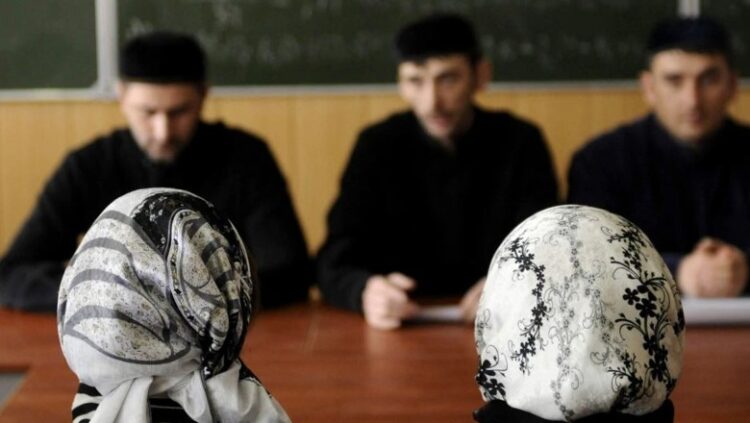 OKB kritikon Francën për ndalimin e mbajtjes së shamisë në shkolla