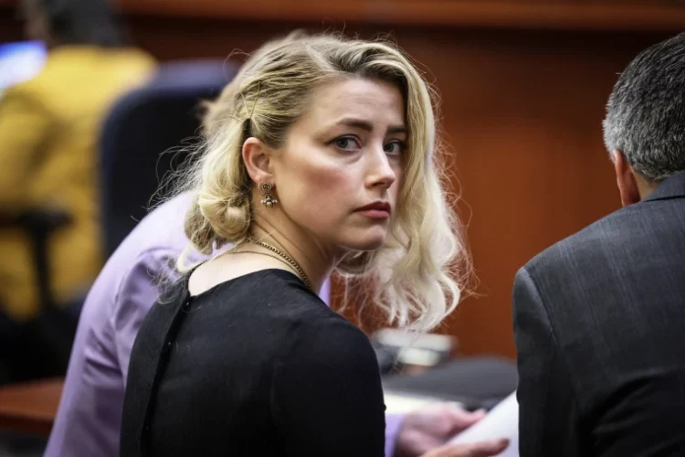 Pas gjyqit me Johnny Depp, Amber Heard braktiset nga miqtë