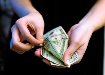 19% e punonjësve në Shqipëri paguhen nën kufirin e varfërisë 5.5 USD në ditë