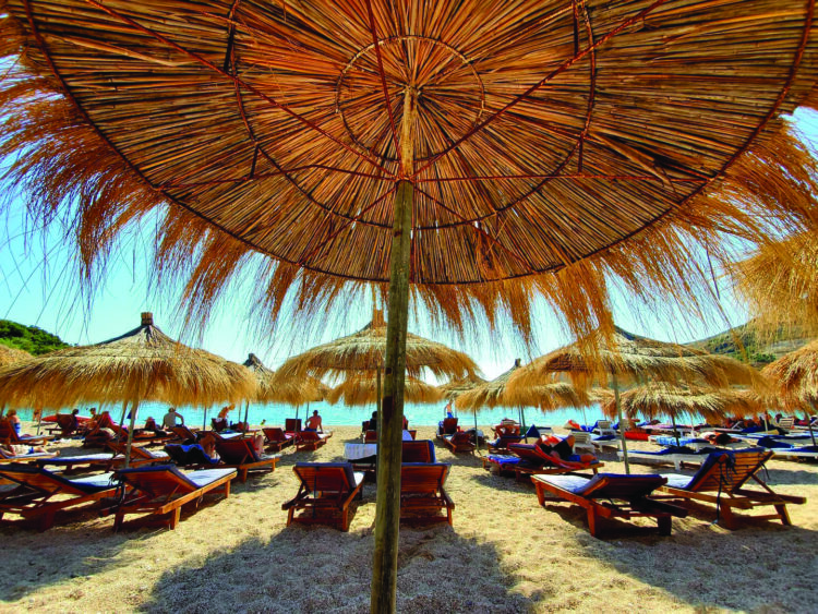 “Shumë shtrenjtë”, qytetarët e Kosovës ankohen për çmimet në Shqipëri