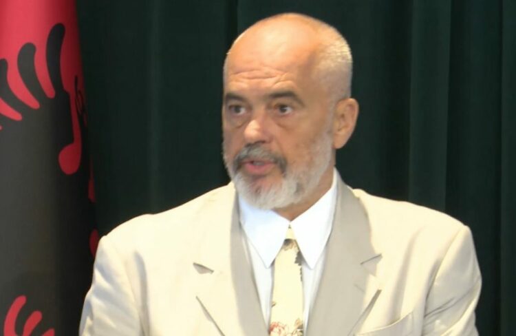 Rama “shfryn” ngjarjen me rusët në Gramsh: Qesharake, duhet mësuar qëllimi i tyre i vërtetë