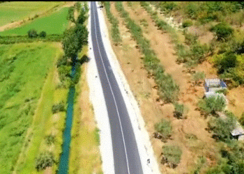 Rama publikon pamjet nga rruga e re Peshkëpi-Selenicë, peizazh i bukur kodrinor-malor gjatë gjithë rrugës