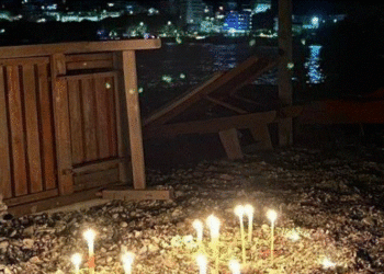 Pushimet u kthyen në tragjedi, qytetarët e Himarës ndezin qirinj në plazhin ku dha shpirt 7-vjeçarja