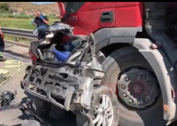 Aksident tragjik në Rrogozhinë, ‘Benzi’ bëhet ‘copash’! Raportohet për viktima