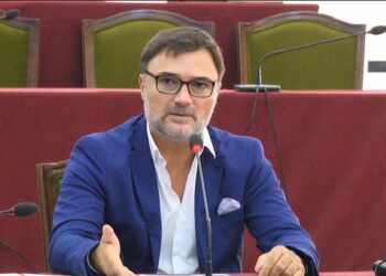 Alibeaj me deputetët që e rikonfirmuan kryetar grupi: Nesër çojmë në ‘Kushtetuese’ bordin e naftës! 3 prioritet tona