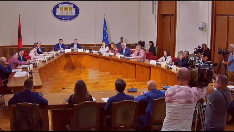 Komisioni i Reformës Zgjedhore vendos të shtyjë mandatin për 6 muaj