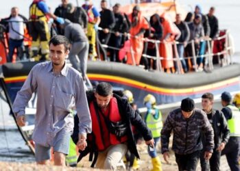 ‘Rama u bën thirrje të rinjve të qëndrojnë në vendin e tyre’, The Telegraph: Rreth 2 mijë njerëz në veri të Francës rrezikojnë jetën për në Britani