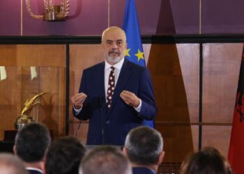 Mijëra francezë protestojnë kundër çmimeve të larta dhe reformës së pensioneve