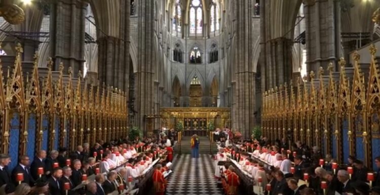 Arkivoli i Mbretëreshës Elizabeth II mbërrin në Westminster Abbey! Nis ceremonia