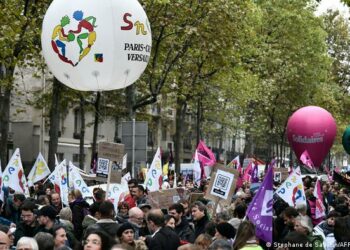 Mijëra francezë protestojnë kundër çmimeve të larta dhe reformës së pensioneve