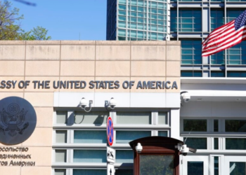 Alarmi i SHBA-së : Amerikanët të largohen menjëherë nga Rusia