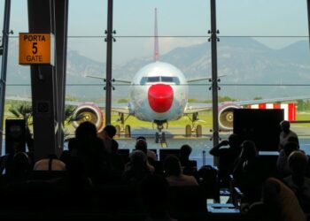 Kostot e karburantit dhe rënia e fluturimeve, Bloomberg: Dy kompani ajrore shqiptare do falimentojnë këtë dimër