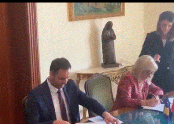 Nikolla pret Konjufcën në Tiranë, nënshkruajnë memorandum bashkëpunimi midis parlamentit të Shqipërisë dhe Kosovës