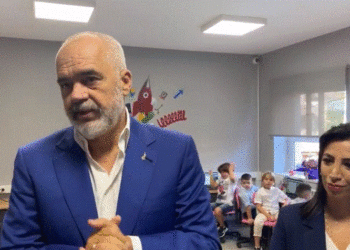 Viti i ri shkollor, kryeministri ka një këshillë për nxënësit e klasave të para: Bëni qef dhe punë!