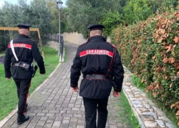 Ngjarje horror në Itali/ I riu shqiptar goditet me thikë në qaf dhe bark! Duke u tërhequr zvarrë shkon në një pikë poste për ndihmë