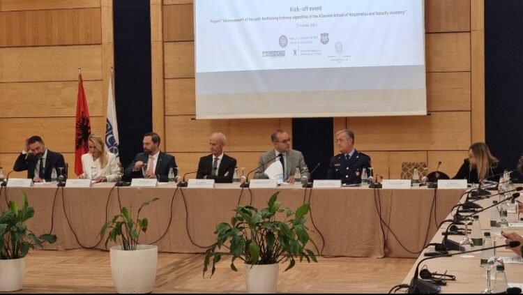 Lufta ndaj trafikimit të qenieve njerëzore, zëvendës ambasadori amerikan: Shqipëria ka përparuar, pamë rritje të ndjekjeve penale