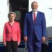 Presidentja e Komisionit Europian mbërrin në Tiranë, pritet me ceremoni zyrtare nga Rama
