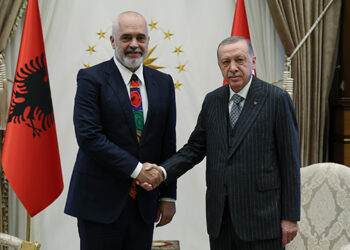 Rama vizitë zyrtare në Turqi, takon presidentin Erdogan