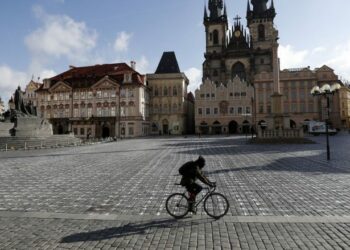 Republika Çeke ndalon hyrjen për turistë rusë me viza Shengen