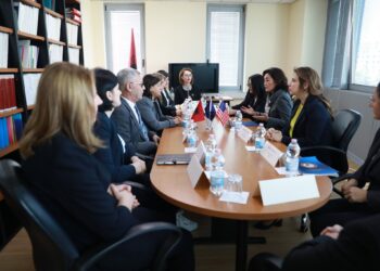 Kim me gjyqtarët e Apelit të GJKKO: Ju nxis të bëni punën duke zbatuar ligjin, SHBA do që qëndrojë krah jush