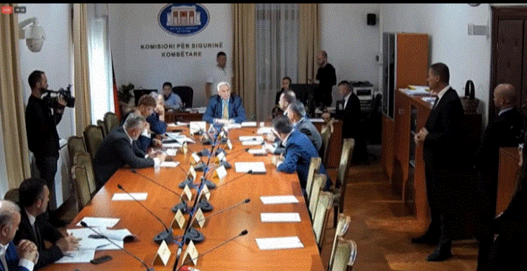 Debate te ‘Siguria’/ Ardi Veliu prezanton buxhetin e AMP, opozita ikën nga salla: Na sollët një kriminel me uniformë