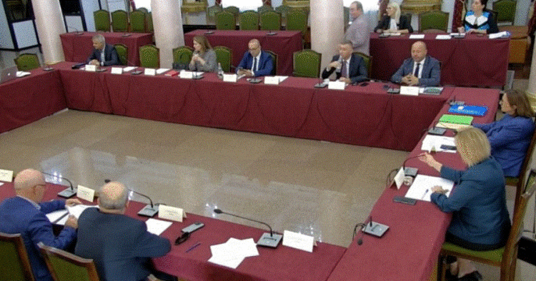 Reforma Territoriale/ Opozita propozon: 94 bashki e ministri për pushtetin vendor! Të hiqen qarqet dhe të bëhen 3 ose 6 rajone