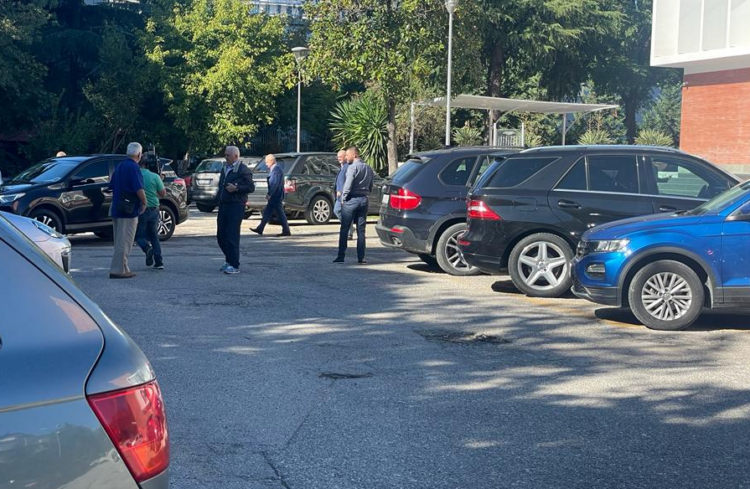 Meta takim me Berishën në selinë blu