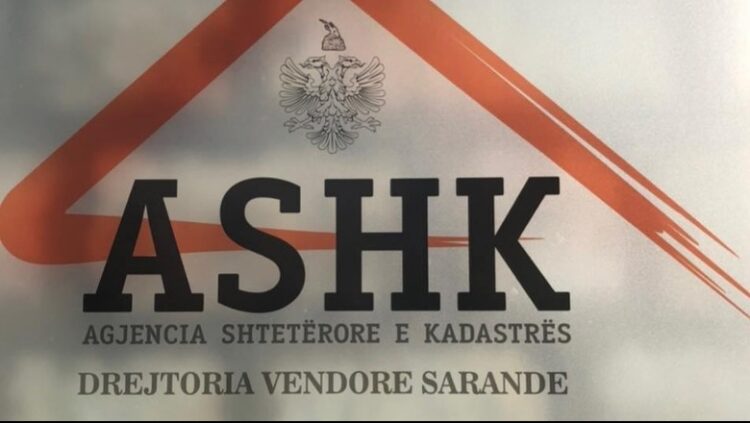 Merrnin 1-3 mijë euro për certifikata pronësie, SPAK dërgon për gjykim ish kreun e Kadastrës Sarandë, ish zyrtarin dhe 2 sekserët