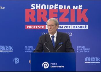 Berisha-Ramës: Je autor i largimit të shqiptarëve përmes La Mansh, po e përdor këtë çështje për politikë të brendshme
